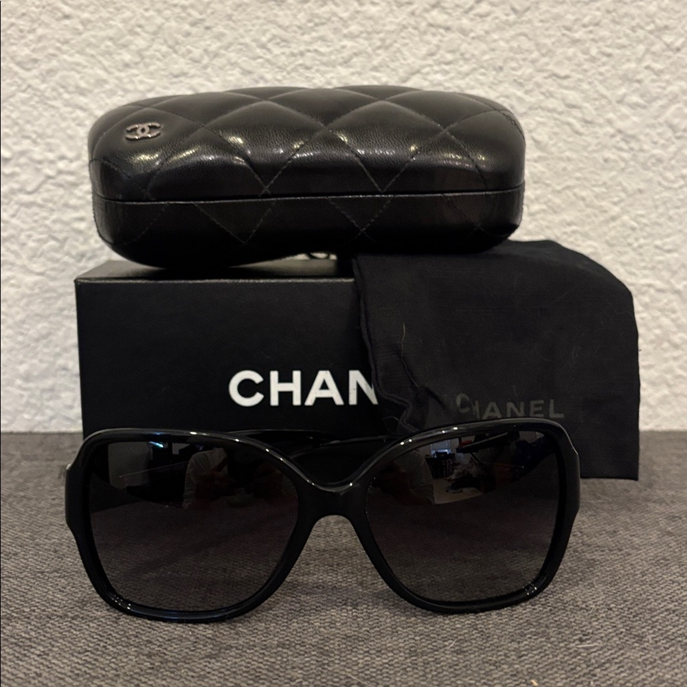GUC Chanel Classic Black Sunglasses A40945 02400 S4533